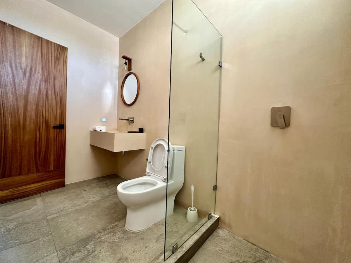 Private Jacuzzi Jungle Loft Apartment *
